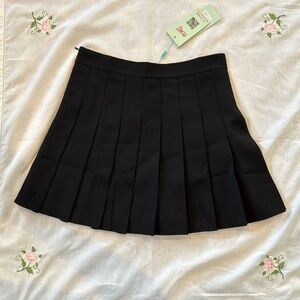 Chic Black Pleated Skater Skirt/Skort